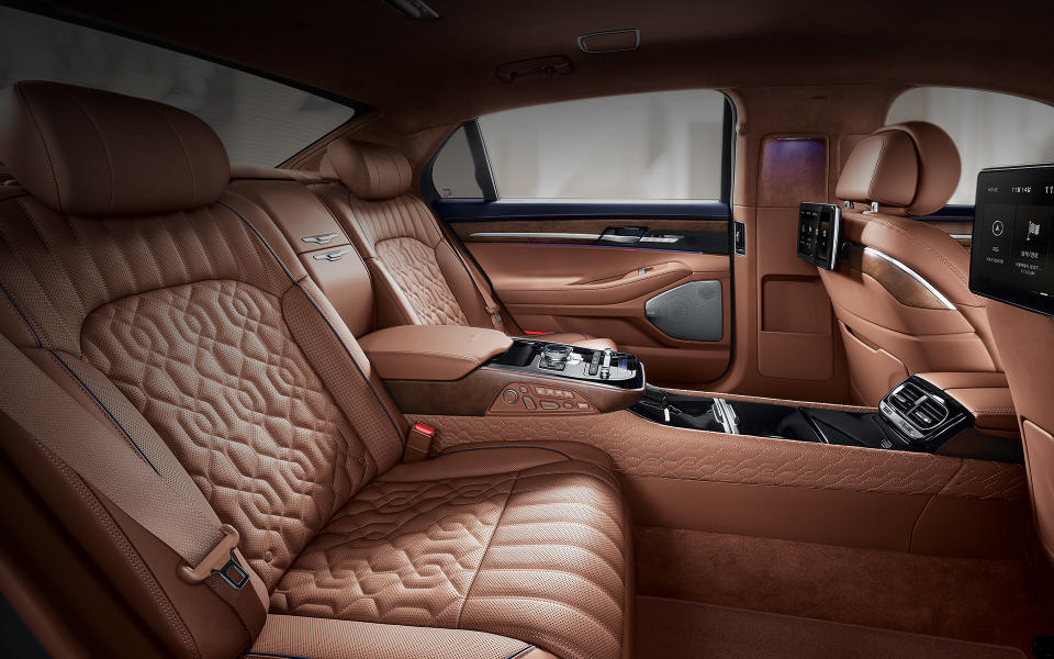 genesis-g90-features-design-semi-aniline-leather-seat.jpg