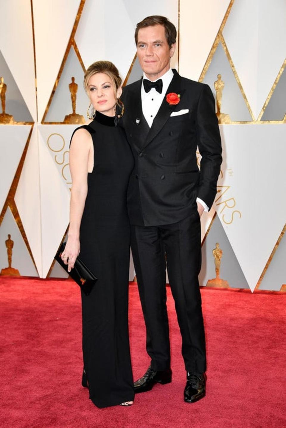 Michael Shannon teamed his Tom Ford tux with a bright red flower in the jacket’s lapel at the 89th Academy Awards. (Getty)