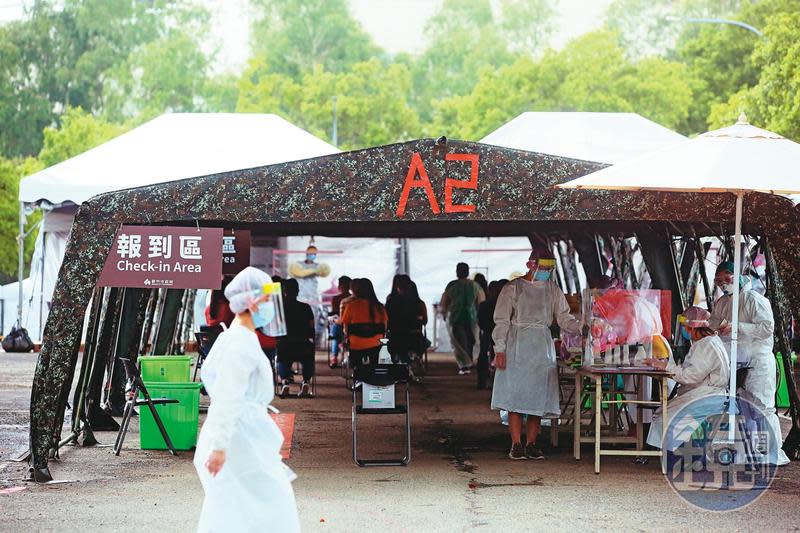 本土疫情擴散，京元電移工群聚感染，威脅台灣經濟命脈與科技重鎮—新竹科學園區，中央到地方全面警戒。