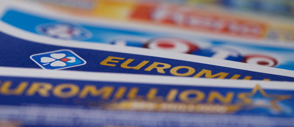 La somme record de 220 millions d'euros, mise en jeu lors du tirage de l'EuroMillions vendredi 15 octobre, a été gagnée en France.
