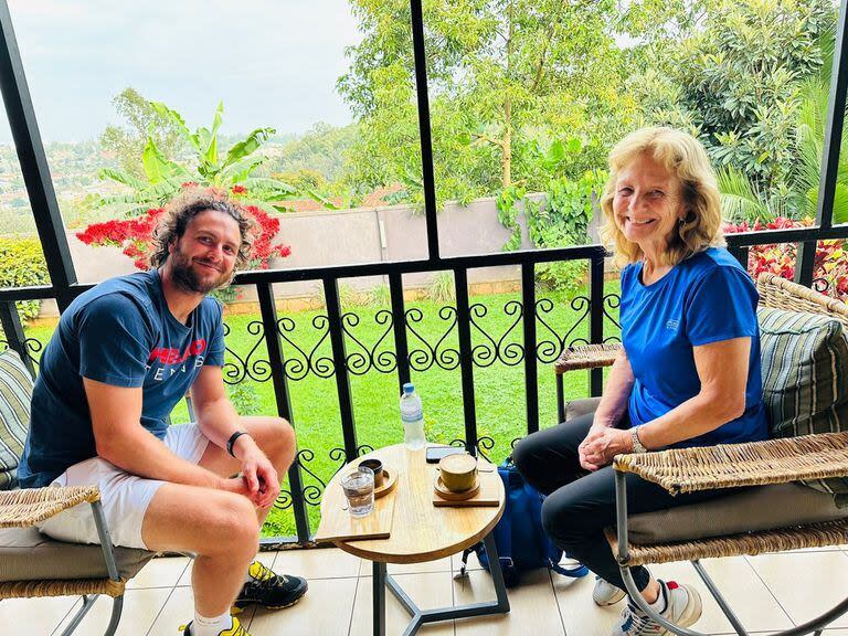 Trungelliti y su mamá, Susana, en Kigali, disfrutando del café de Ruanda