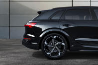 <p>Audi Q8 e-tron</p> 