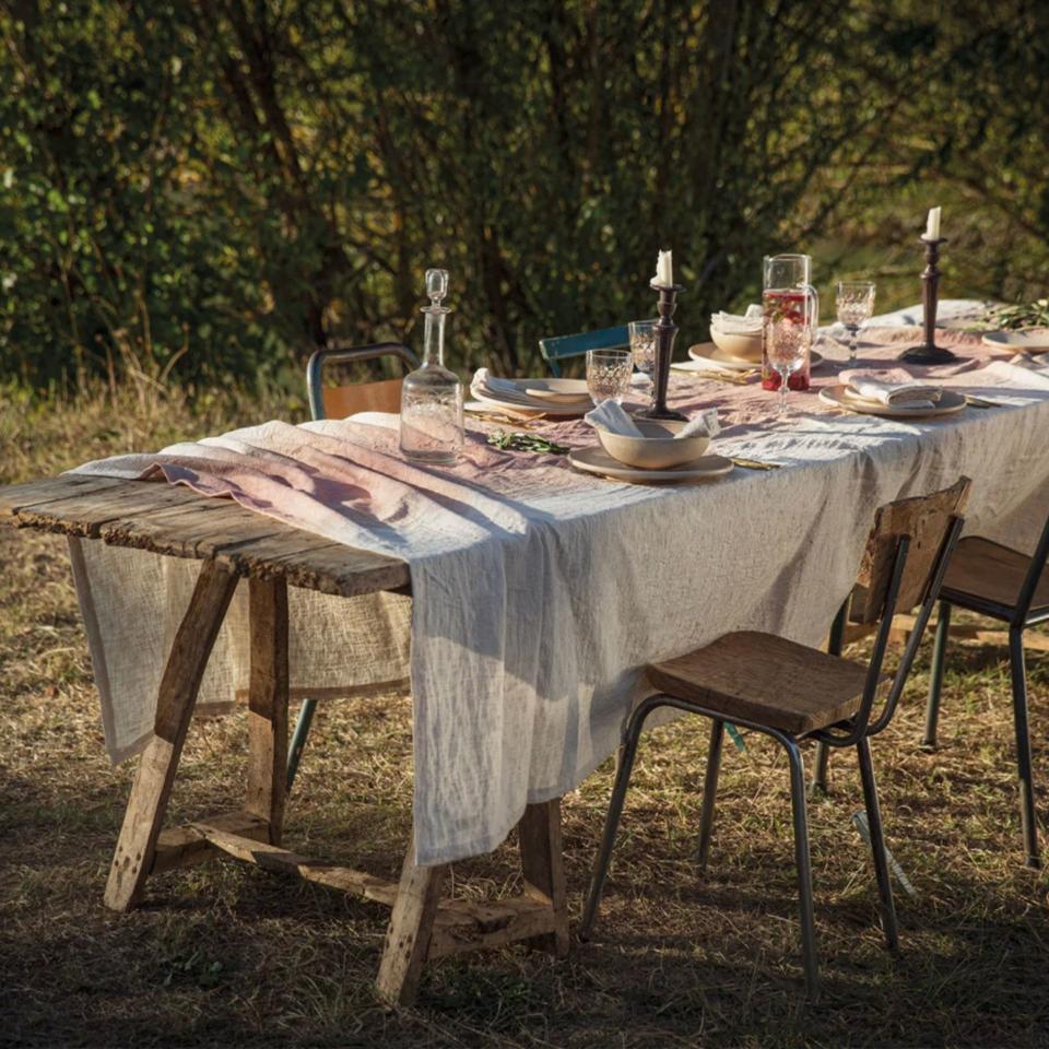 Pour une table d'été, misez sur une décoration éthique avec des matières naturelles