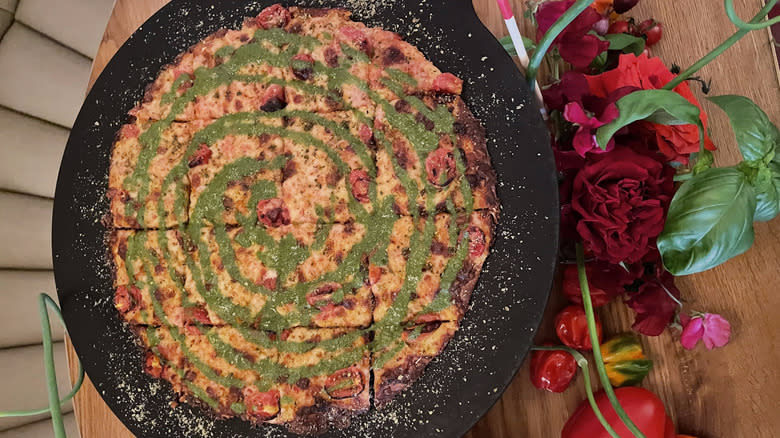 pesto swirl pizza