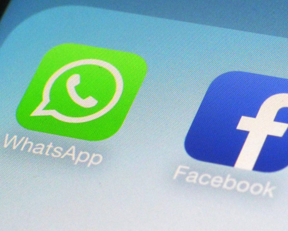 Millionen Menschen nutzen WhatsApp und Facebook. Eine Goldgrube für Betrüger. (Bild: AP Photo)