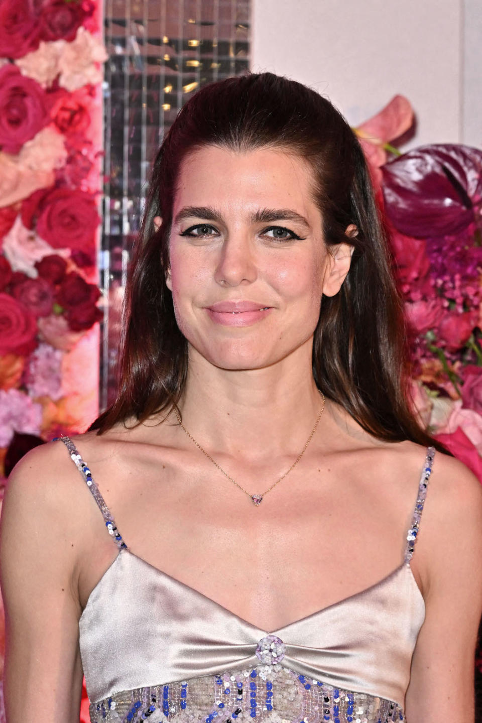 Charlotte Casiraghi prend la pose lors du Bal de la Rose 2024