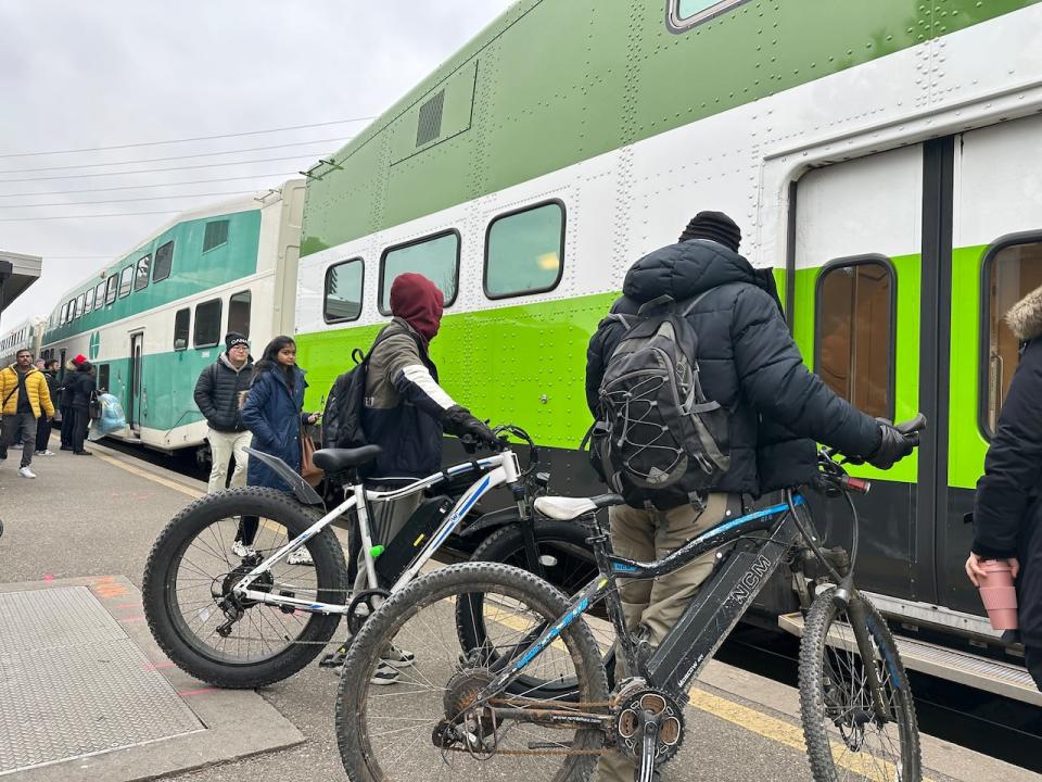 Metrolinx says it is not changing its e-bike policy that allows e-bikes on GO trains and buses, but that it's reviewing the policy in light of the e-bike fire on a TTC subway train last week.