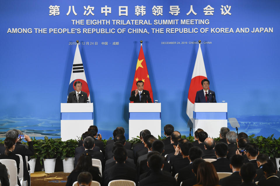 CHENGDU, CHINA - DECEMBER 24: China's Premier Li Keqiang (C) speaks at a joint press conference with Japan's Prime Minister Shinzo Abe (R) and South Korea's President Moon Jae-in (L) at the 8th trilateral leaders' meeting between China, South Korea and Japan in Chengdu, in southwest China's Sichuan province on December 24, 2019.  (Photo by Wang Zhao-Pool/Getty Images)