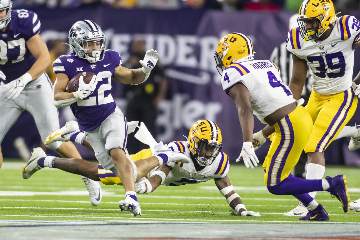 The Kansas State offense will go through running back Deuce Vaughn (22) this season. (Nick Tre. Smith/Icon Sportswire via Getty Images)