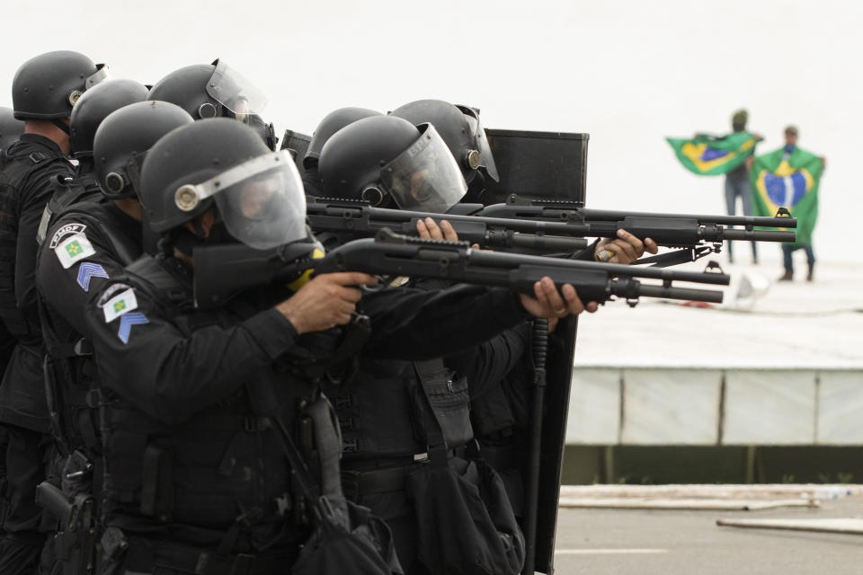 Com baixo efetivo, for&#xe7;as de seguran&#xe7;a tentaram conter a&#xe7;&#xe3;o de terroristas pr&#xf3;-Bolsonaro durante invas&#xe3;o no DF - Foto: Joedson Alves/Anadolu Agency via Getty Images