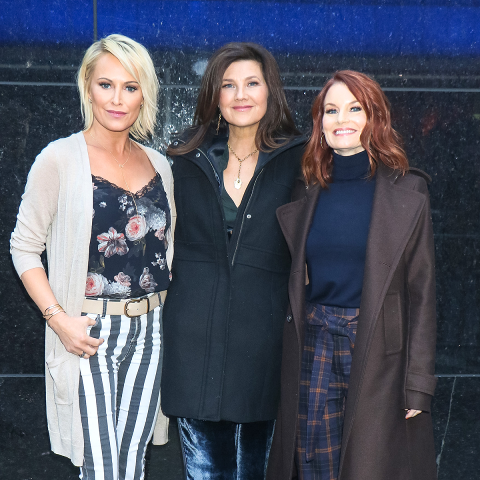 Josie Bissett, Daphne Zuniga and Laura Leighton (Getty Images)