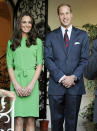 <p>Terminamos con este otro vestido verde que llevó en Los Ángeles pocos meses después de su mediática boda con el príncipe William. ¿Su creadora? Diane von Furstenberg. (Foto: Gtres). </p>
