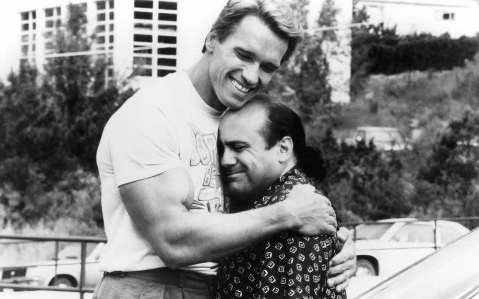 Arnold Schwarzenegger and Danny DeVito on set of 'Twins' in 1988