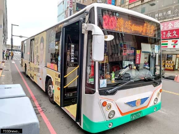 新竹客運低地板公車。