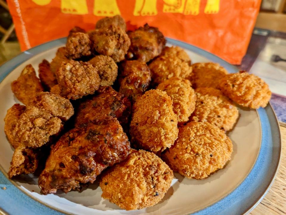 american selection plate of fried chicken