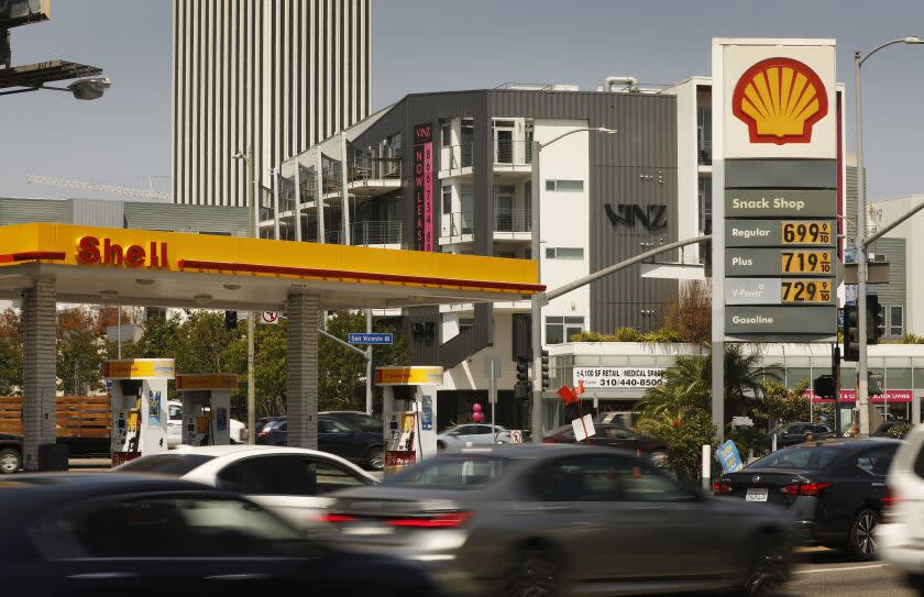 Los Angeles, CA - May 18: Shell Gas on Wednesday, May 18, 2022 in Los Angeles, CA. The Shell gasoline station located on South Fairfax Ave at South San Vicente and West Olympic Blvd has gas over $7.00 a gallon on Wednesday May 18, 2022. The average price of a gallon of self-serve regular gasoline in Los Angeles County rose to a record today, increasing to $6.089. The average price has risen for 21 consecutive days. (Al Seib / For The Times)