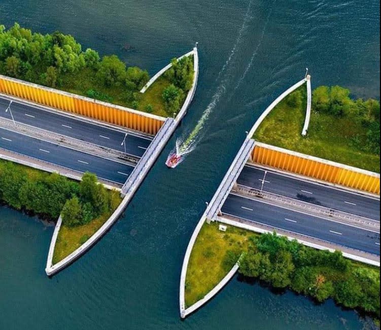圖／世界特色路橋特搜-呂沃湖水道橋 車在水底走、船從橋上過、橋梁中間被切斷的超狂設計！