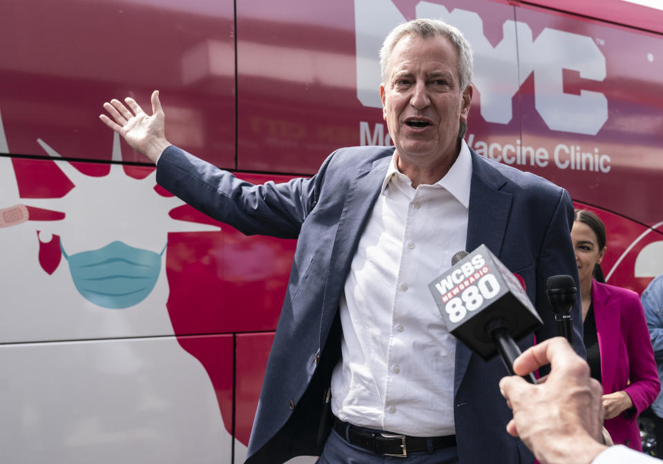 Mayor Mayor Bill de Blasio of NYC, seen at a mobile vaccine unit, has said that the city will not mandate the COVID vaccine for its school students. (Photo: Lev Radin/Pacific Press/LightRocket via Getty Images)