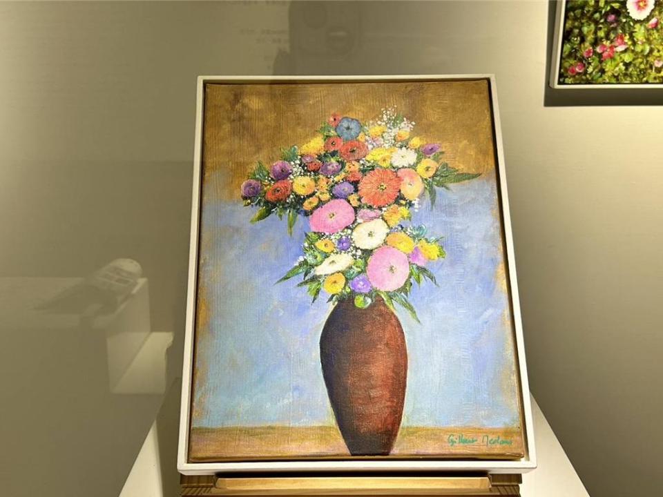 吉伯特提供（Vase of Flowers花瓶裡的花）作品義賣，由中友百貨購入列為館藏作品。圖／曾麗芳