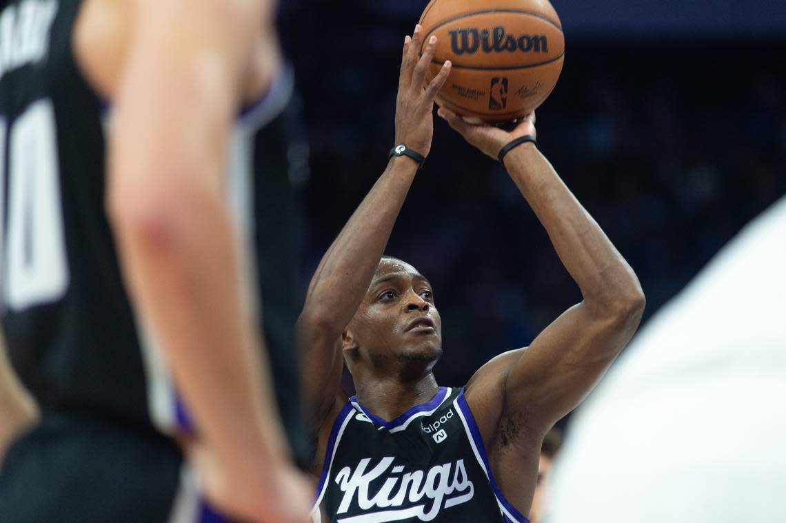 Sacramento Kings guard De’Aaron Fox (5) shoots a free throw during the team’s home opener against the Golden State Warriors at Golden 1 Center on Friday.