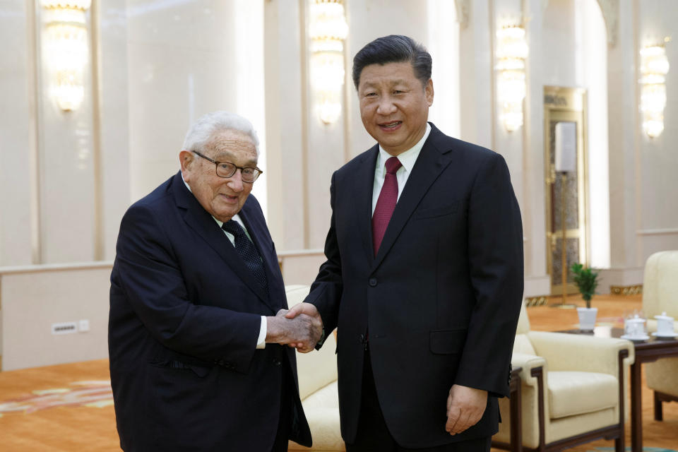 Chinese President Xi Jinping meets former U.S. Secretary of State Henry Kissinger at the Great Hall of the People in Beijing, China, November 8, 2018. REUTERS/Thomas Peter/Pool