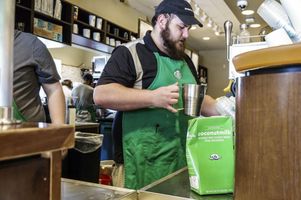 Florida, Sebring, Starbucks Coffee Barista at work. (Photo by: Jeffrey Greenberg/Universal Images Group via Getty Images)