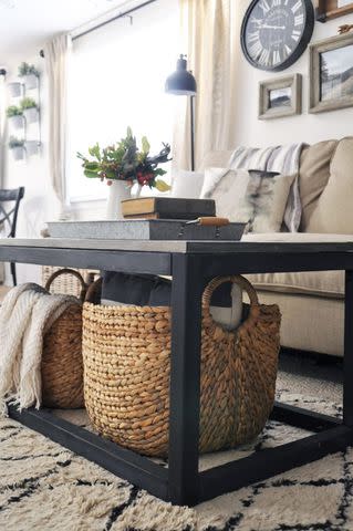 <p><a href="https://cherishedbliss.com/industrial-farmhouse-coffee-table-free-plans/" data-component="link" data-source="inlineLink" data-type="externalLink" data-ordinal="1">Cherished Bliss</a></p>