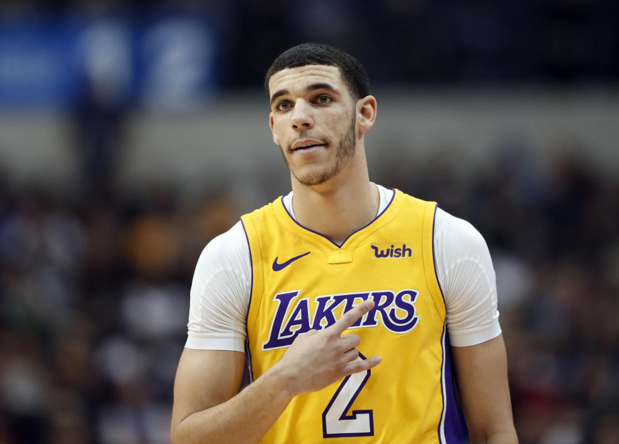 Los Angeles Lakers guard Lonzo Ball (2) signals to a teammate during an offensive possession against the Dallas Mavericks in the first half of an NBA basketball game, Saturday, Jan. 13, 2018, in Dallas. (AP Photo/Tony Gutierrez)