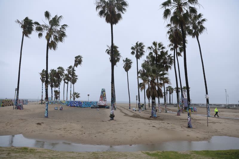 Winter storm arrives in Los Angeles