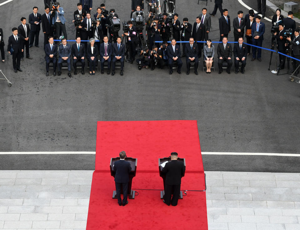 <p>North Korean leader Kim Jong-Un (R) and South Korean President Moon Jae-In (L) announce an agreement after signing a document at the Peace House on Joint Security Area (JSA) on the Demilitarized Zone (DMZ) in the border village of Panmunjom in Paju, South Korea, April 27, 2018. (Photo: Korea Summit Press Pool/EPA-EFE/REX/Shutterstock) </p>