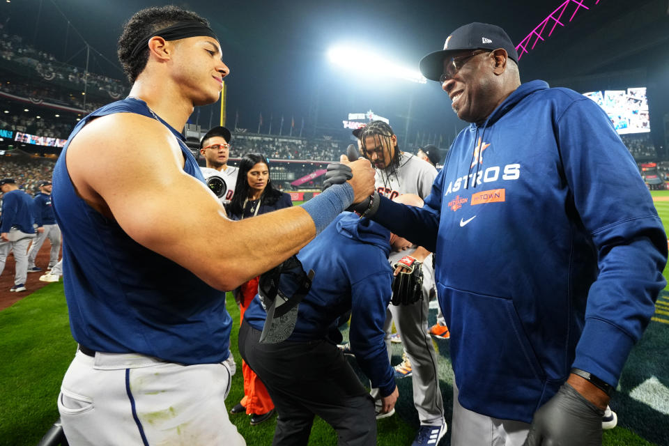 休士頓太空人游擊手Jeremy Peña（圖左）與總教練Dusty Baker。（Photo by Daniel Shirey/MLB Photos via Getty Images）