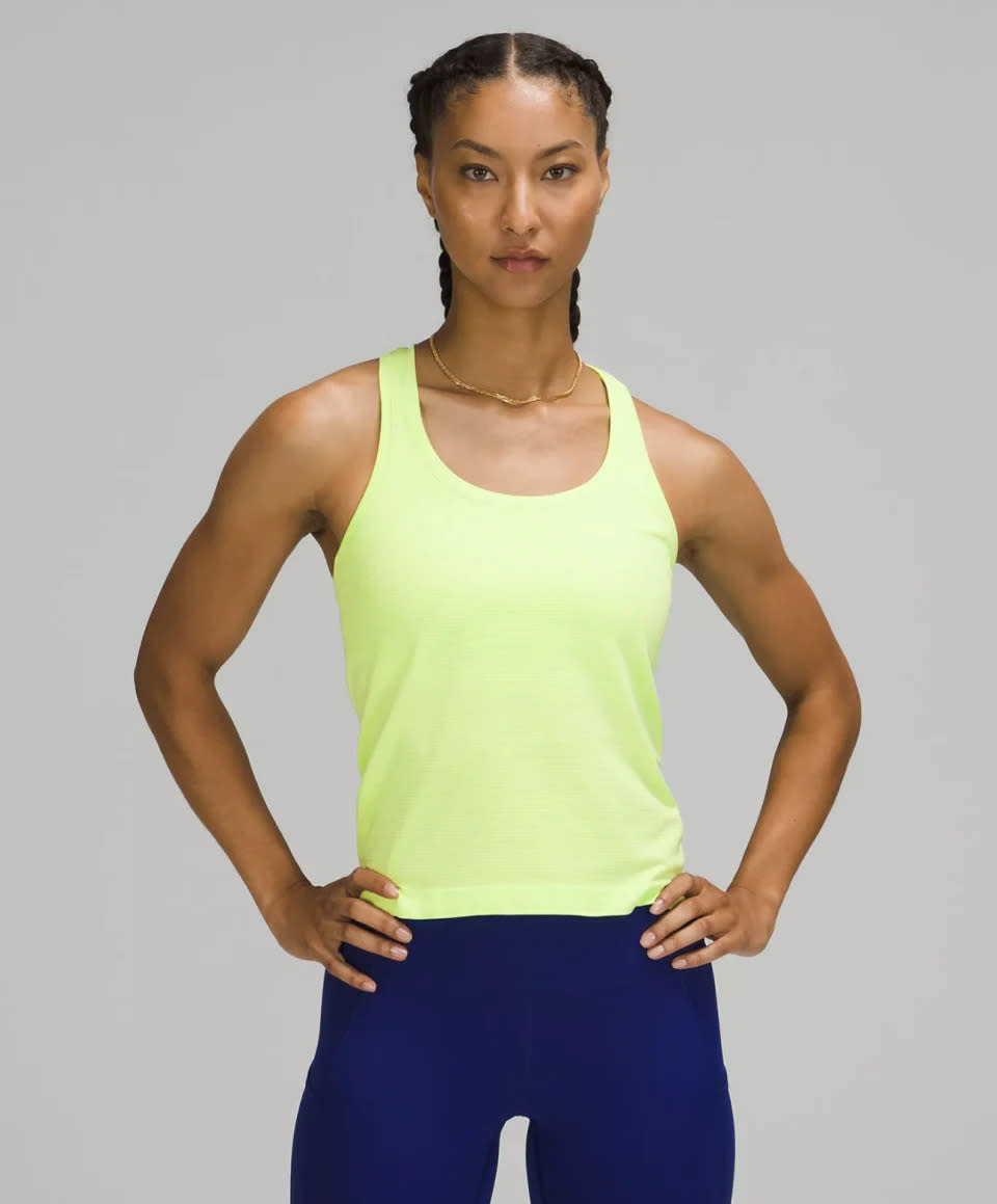 Top sin mangas Swiftly Tech Racerback 2.0 (Foto a través de Lululemon).