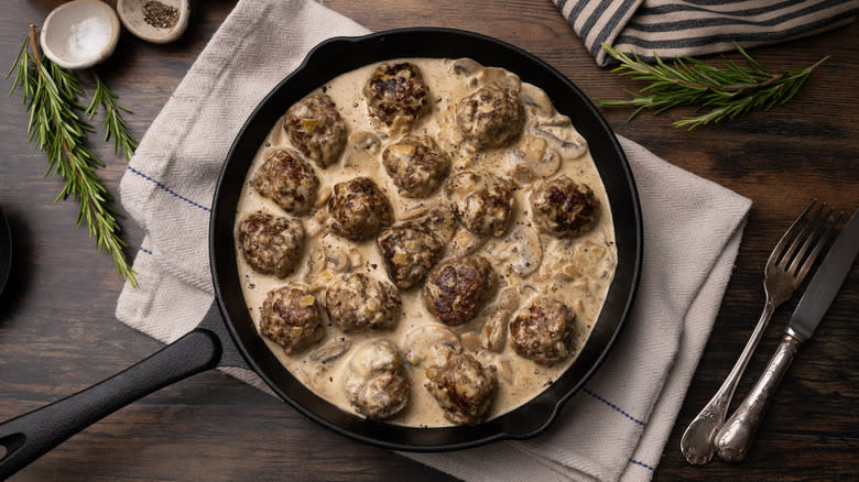 Venison meatballs and mushroom gravy