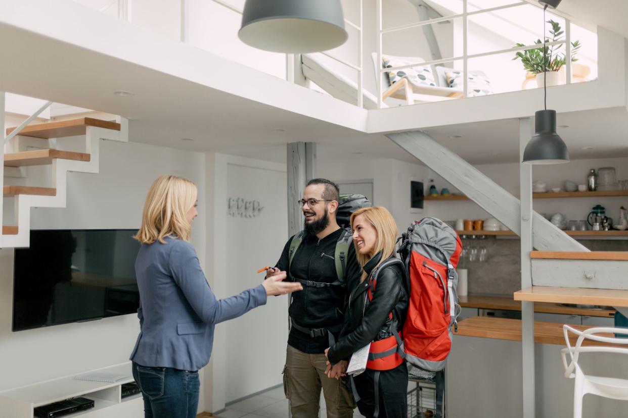 couple receiving keys from host