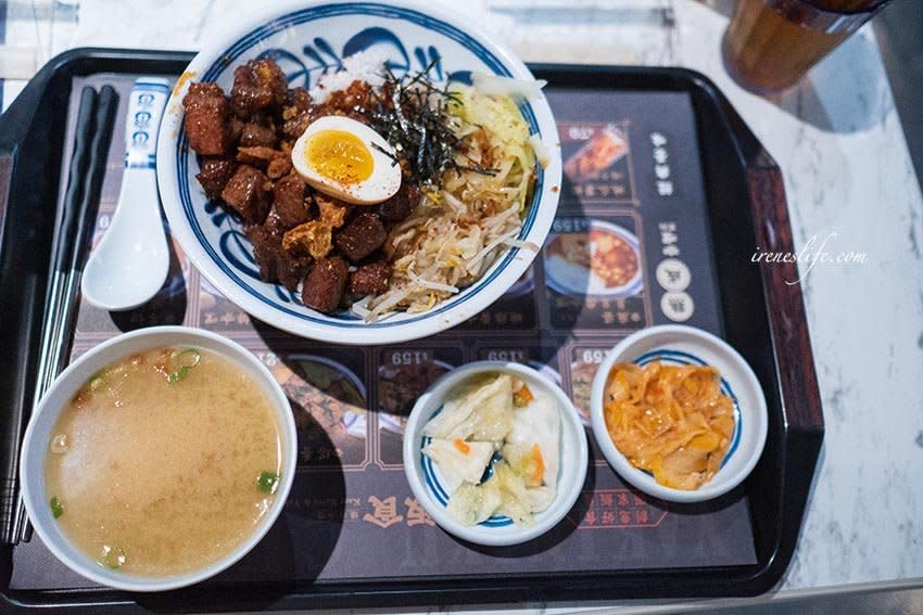 台北內湖｜賣飯食