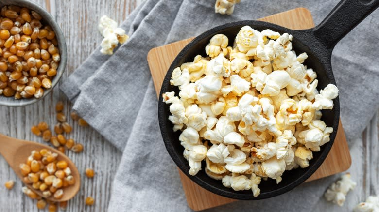 Popcorn in pan