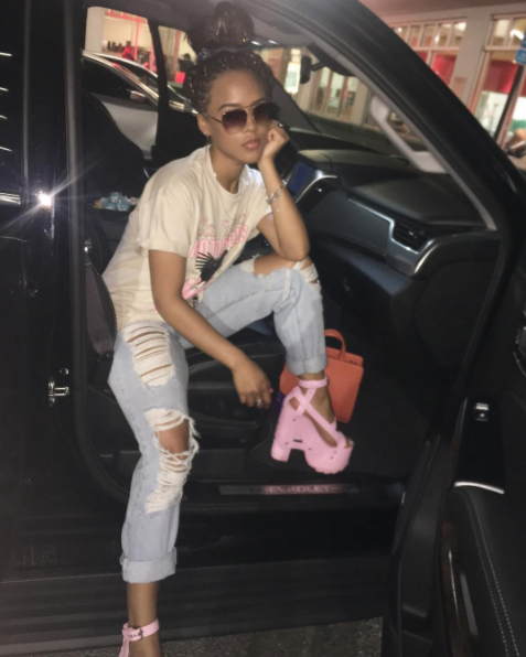 <p>Schauspielerin Serayah McNeill rockte außergewöhnliche High Heels in Rosa. (Bild: Instagram/serayah) </p>