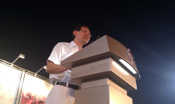 Transport minister and PAP candidate for East Coast GRC Raymond Lim says that the metaphorical 'bus' that had been raised by WP chief Low Thia Khiang is no ordinary bus. (Yahoo! photo / Jeanette Tan)