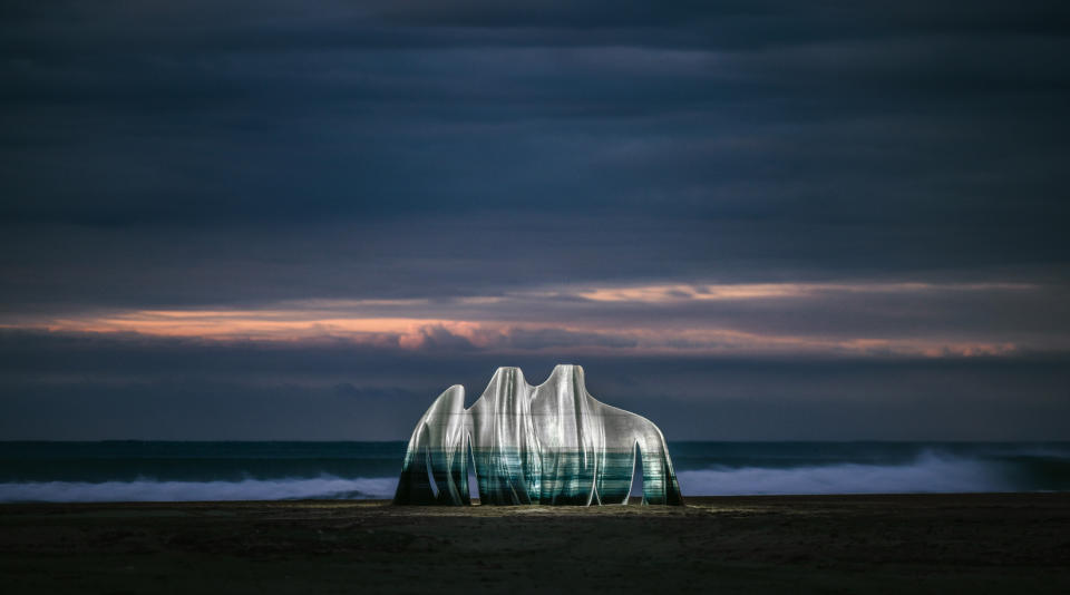 ▲《珊弧．山瑚》於屏東落山風藝術季展出，榮獲2022第六屆ADA新銳建築獎佳作。(圖／ROSO提供)