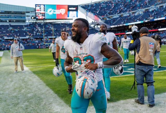 Miami Dolphins beat Chicago Bears, 35-32, improve to 6-3