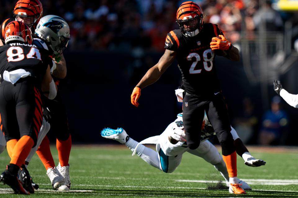 Cincinnati Bengals running back Joe Mixon (28) breaks a tackle attempt before running for a first down in the second quarter during a Week 9 NFL game, Sunday, Nov. 6, 2022, at Paycor Stadium in Cincinnati. Mandatory Credit: Albert Cesare-The Enquirer
