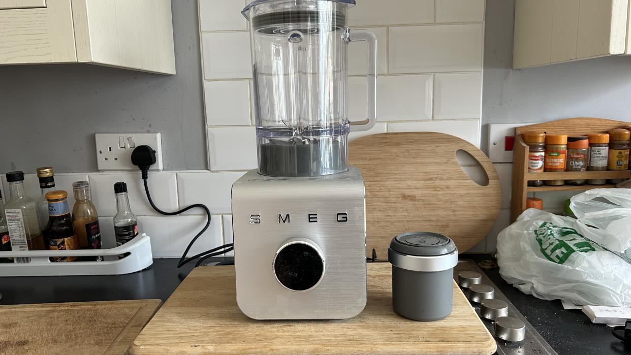  Smeg BLC02WHMUK High Performance Blender. 