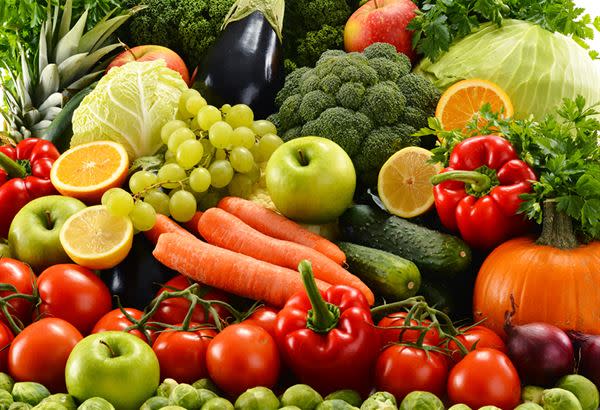 「4321黃金餐盤」飲食原則：每餐攝取2份「深色蔬菜」，有助脂肪燃燒；3餐各搭1種水果，也有助幫助對抗老化！