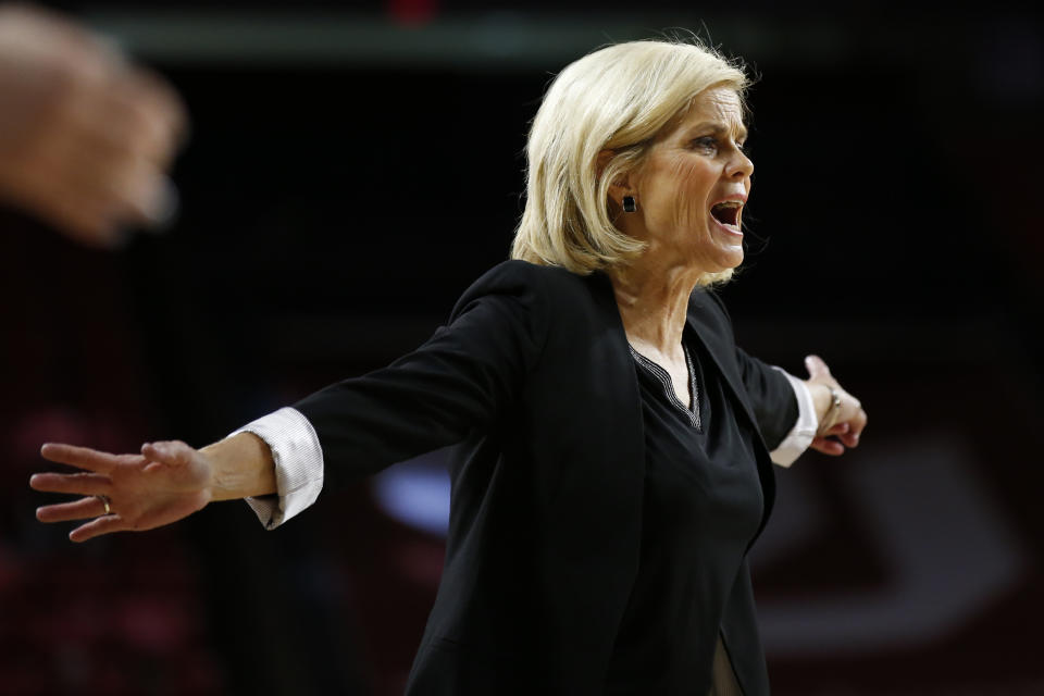 Baylor head coach Kim Mulkey gestures to her team at the end of the first half of an NCAA college basketball game against Oklahoma in Norman, Okla., Saturday, Jan. 4, 2020. (AP Photo/Sue Ogrocki)