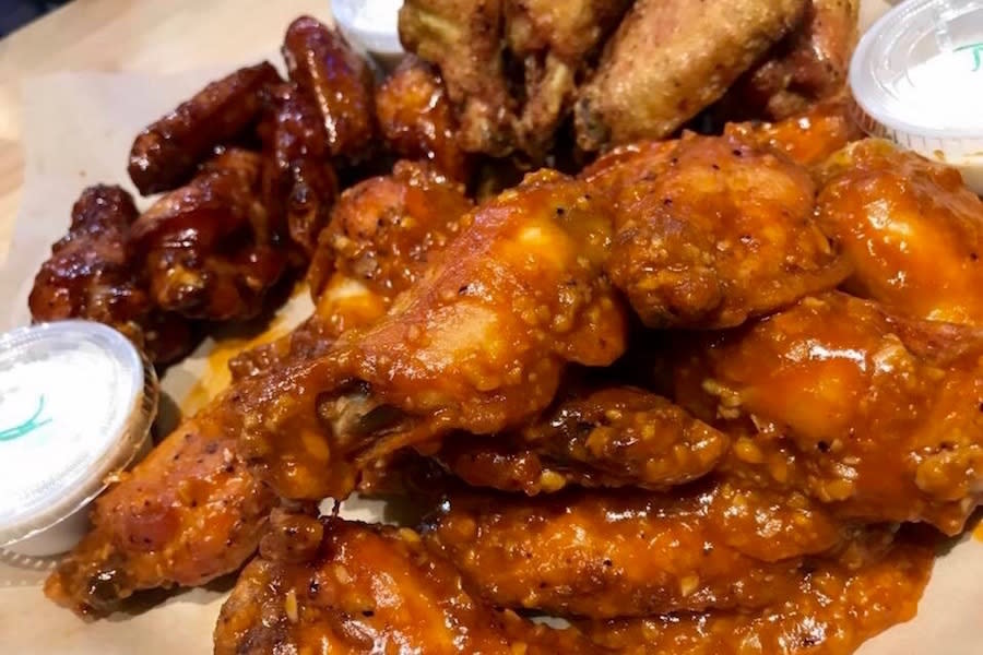 <b>Photo: Ricky A./<a href="https://www.yelp.com/biz_photos/bluffalo-wings-corpus-christi-2?utm_campaign=14aece1b-208b-4fca-b9e3-eae3e28f7ed7%2Ccf7cd6de-8a01-499c-8663-63ad7013660c&utm_medium=81024472-a80c-4266-a0e5-a3bf8775daa7" rel="nofollow noopener" target="_blank" data-ylk="slk:Yelp;elm:context_link;itc:0;sec:content-canvas" class="link ">Yelp</a></b>