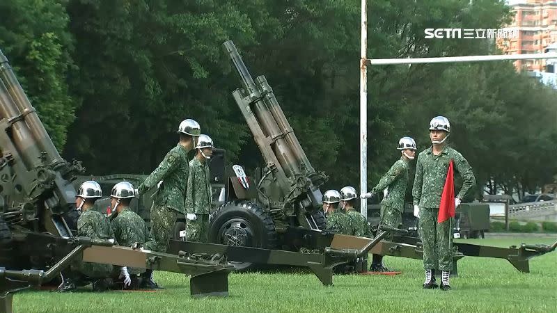 陸軍禮砲聯在真理大學提前預演。