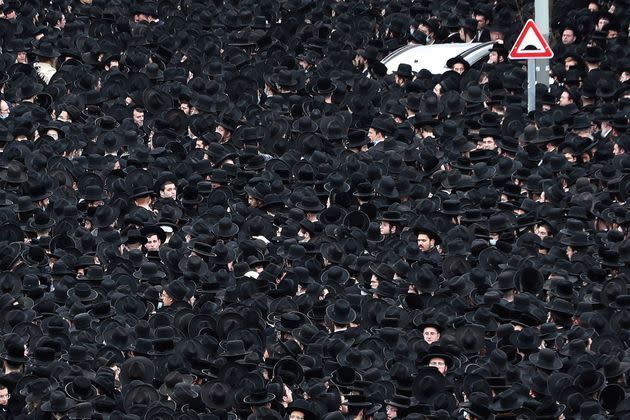 <p>Des milliers de juifs ultra-orthodoxes à Jérusalem, le 31 janvier 2021.&nbsp;</p>
