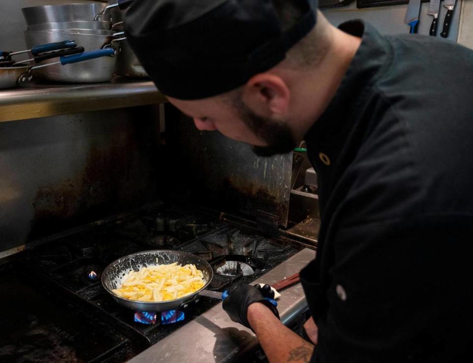 Justin Nesper cooks brisket macaroni and cheese earlier this month at Rustic Table Restaurant in Emigrant Gap. Nesper finished the program and stayed on to become a chef at the restaurant.