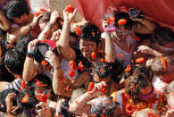 <p>Crowds of people throw tomatoes at each other, during the annual “Tomatina”, tomato fight fiesta, in the village of Bunol, 50 kilometers outside Valencia, Spain, Aug. 31, 2016. (Photo: Alberto Saiz/AP)</p>
