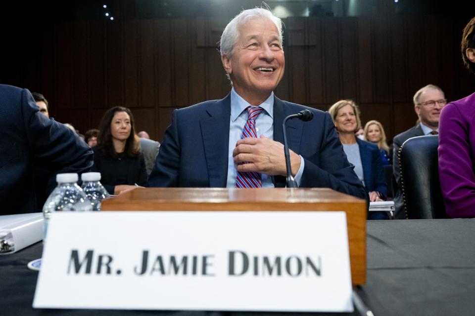 Jamie Dimon, Vorstandsvorsitzender und CEO von JPMorgan Chase, kommt am 22. September 2022 auf dem Capitol Hill in Washington, D.C., um während einer Anhörung des Ausschusses für Banken, Wohnungsbau und Stadtangelegenheiten des Senats über die jährliche Aufsicht über die größten Banken des Landes auszusagen (Foto von Saul Loeb / AFP) (Foto von Saul Loeb/AFP über Getty Images)